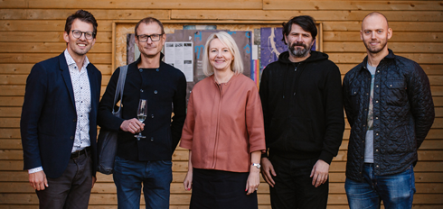 Čempionu brokastu 100. stāsts notiesāts autentiskā noskaņā