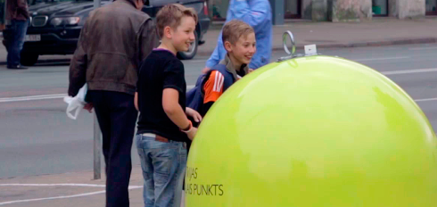 Netradicionālā akcijā zvani sāk runāt un cilvēki šķirot